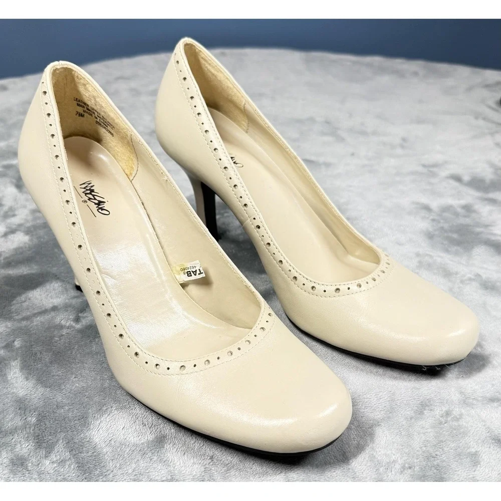 Mossimo Shoes Womens Size 7.5 Beige Leather Eyelet‎ Trim Round Toe Pumps Dress